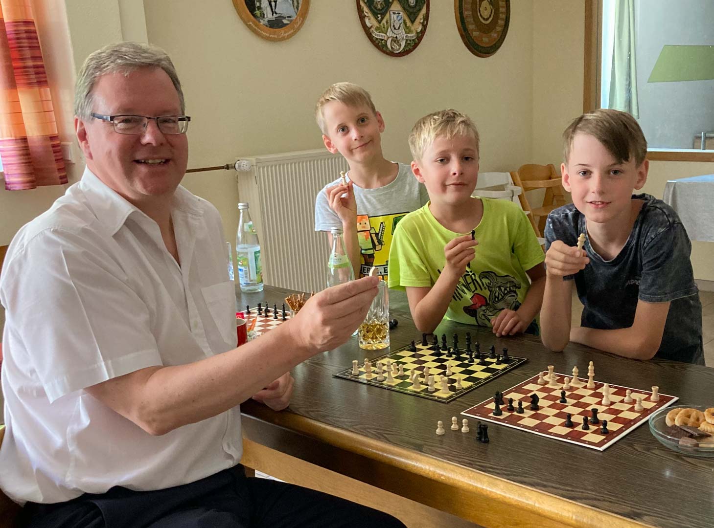 Schach mit Pfarrer Herbert Kohler Pfarreiengemeinschaft Neuburg