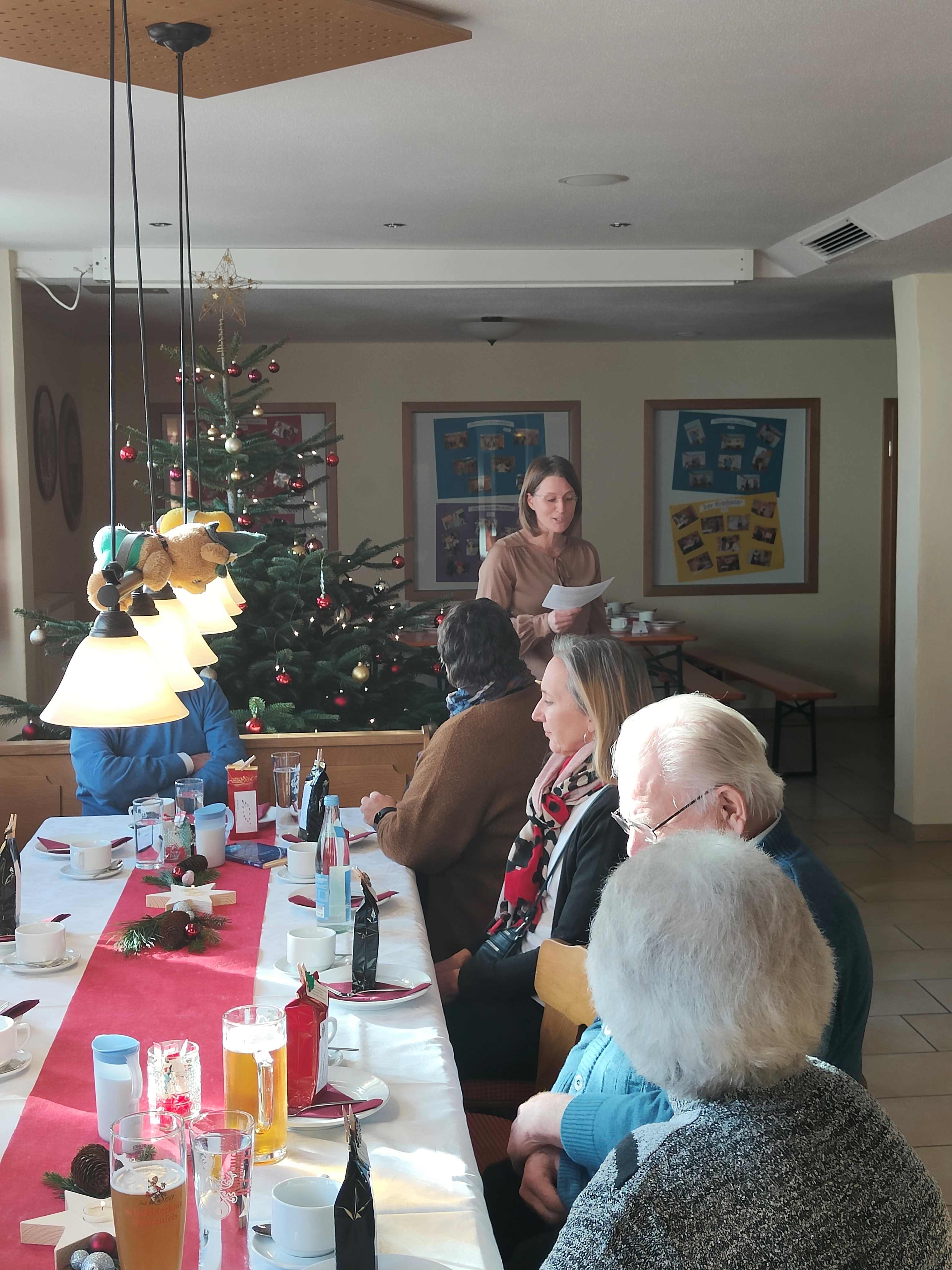 SeniorenAdventsfeier Pfarreiengemeinschaft Neuburg Kirche St. Peter und Heilig Geist