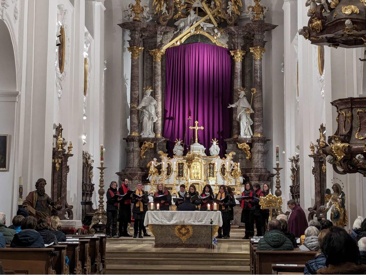 "NUNC DIMITTIS" - in klangvoller Weise gesungen.