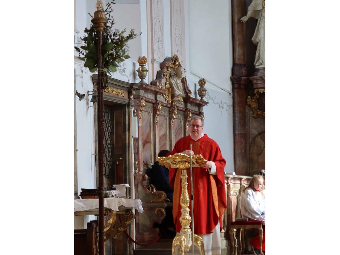 In seiner Predigt knüpfte Pfr. Kohler an die erste Fastenpredigt an, an Maria Magdalena, die das Königtum Christi nicht als Macht versteht, und bezeichnet Christus als König der Herzen.