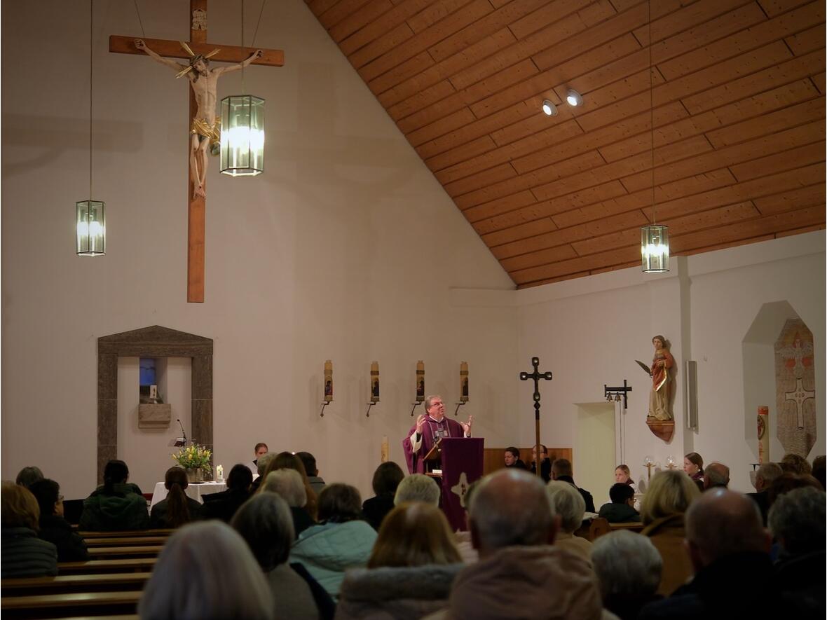 Quellenzeit Musik Stadtpfarrer Herbert Kohler wünschte sich öfter so schwungvolle Musik im Gottesdienst